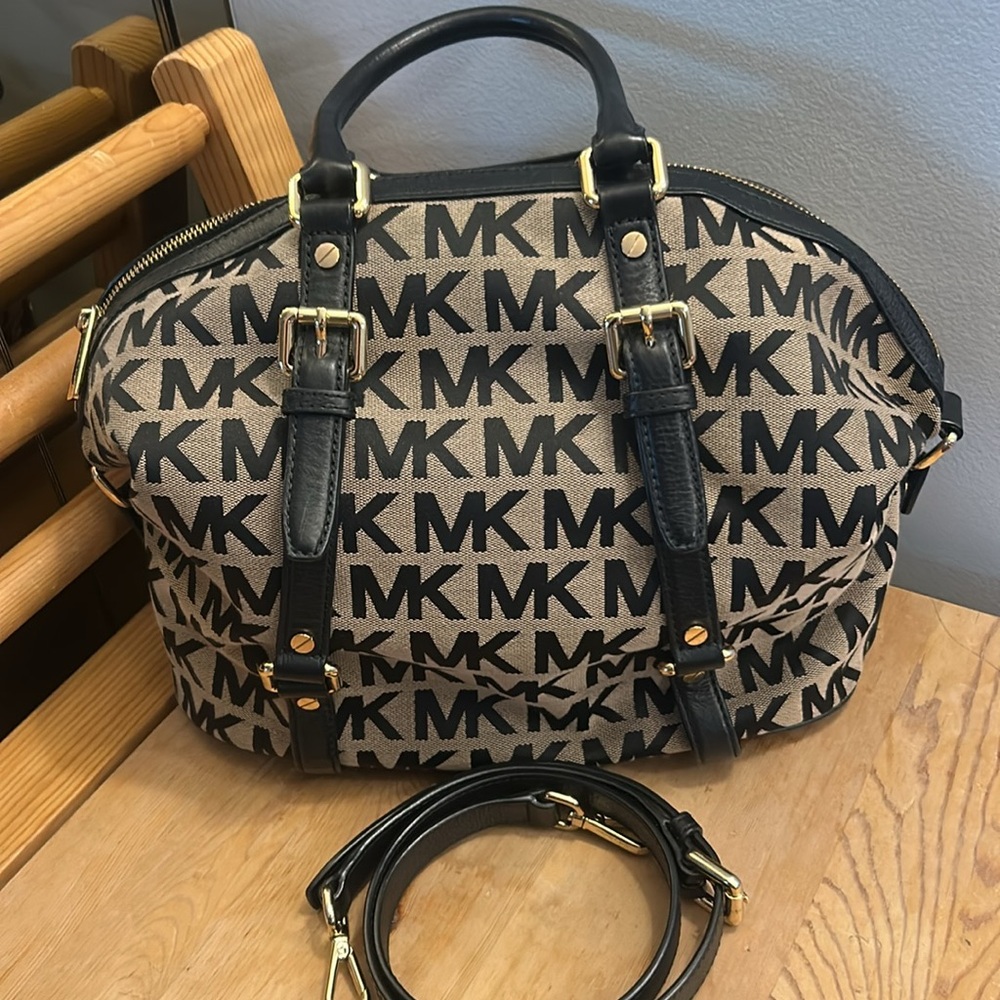 Michael Kors Black Duffle Signature Satchel Handbag Style #35T3GBFS2J